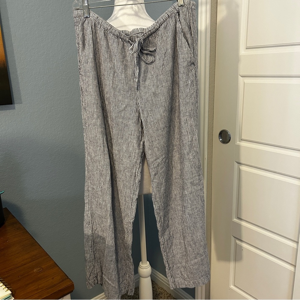 HOLLISTER Navy and White Pin Striped Linen Wide-legged Pants Size Medium